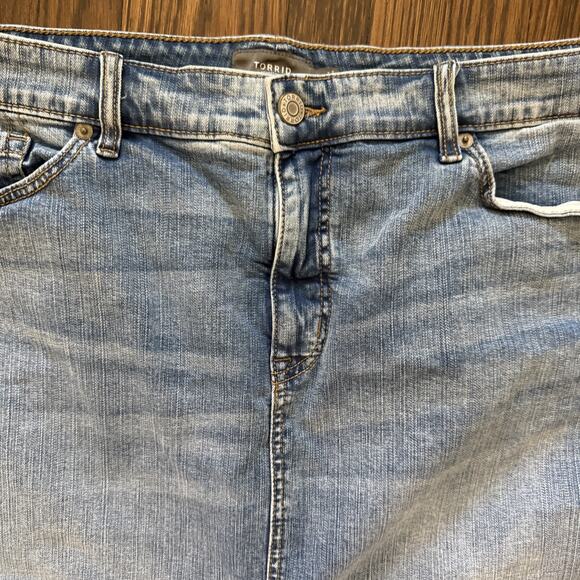 NWT TORRID Women’s Denim Plus Size MIDI SKIRT Front SLIT Stretch Raw Hem Jean 22 - Picture 3 of 14